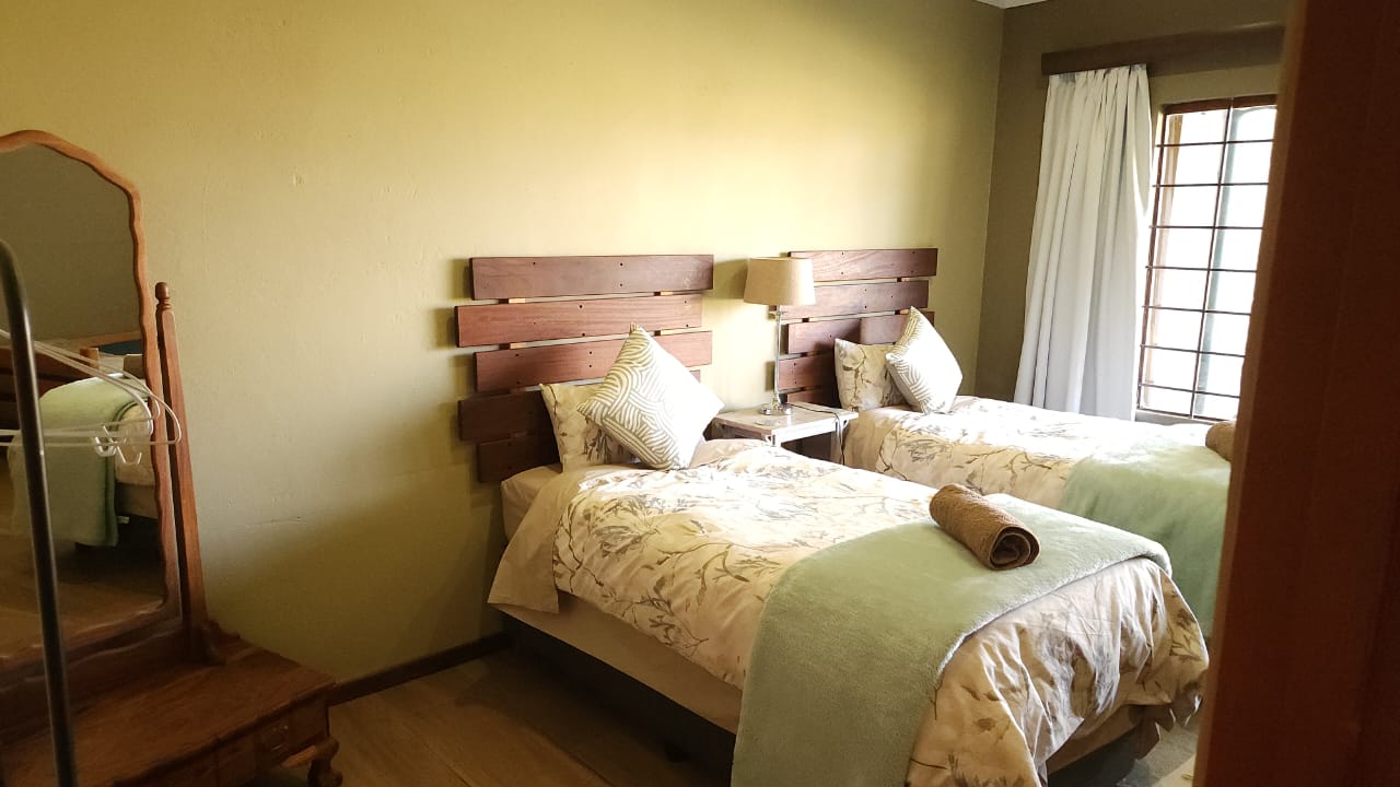 Twin bedroom with wooden headboards
